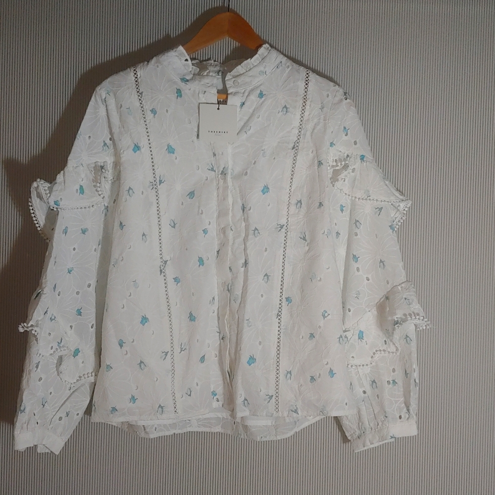 THESHIRT by Rochelle Behrens